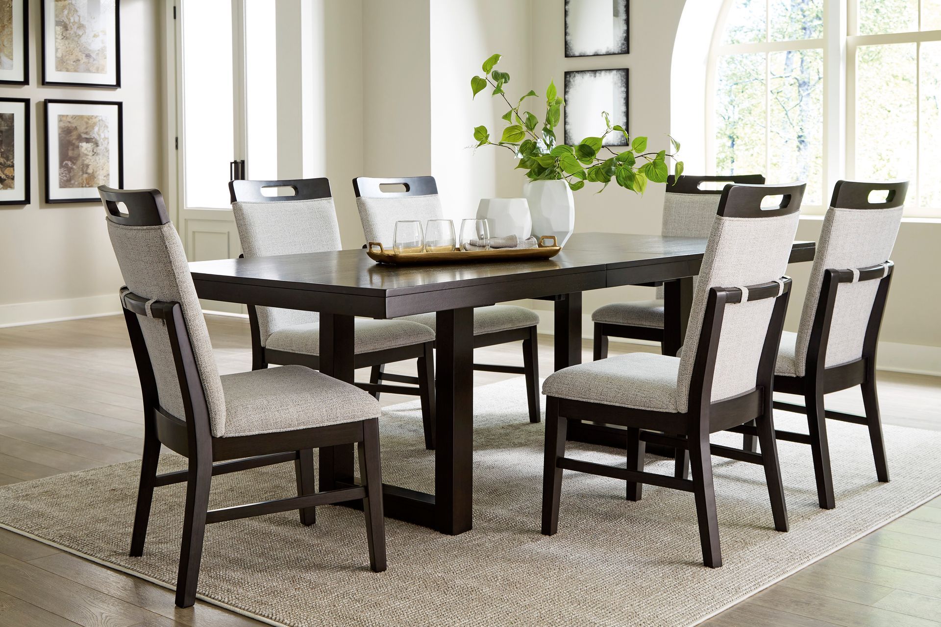 D618 - 7 PIECE DINING TABLE SET
