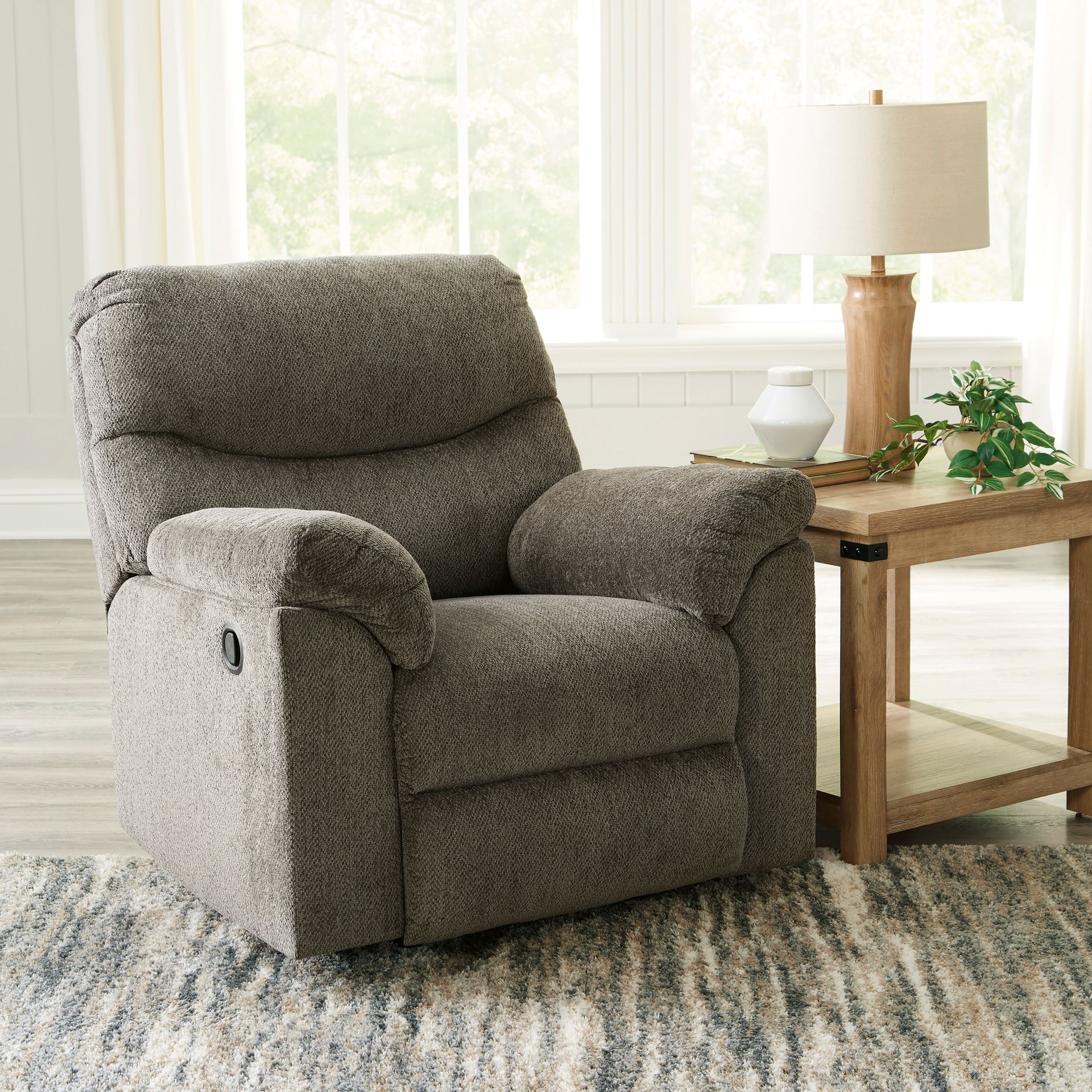 2820125 - ROCKER RECLINER